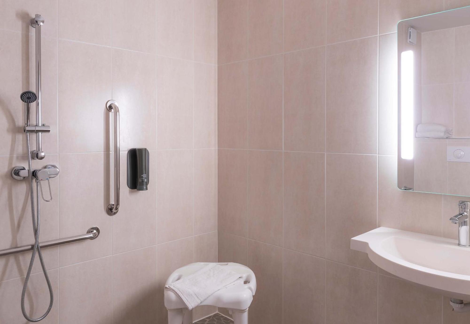 B&B Hotel Troyes Magasins D'Usine Lavau  Экстерьер фото